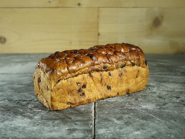 Rozijnenbrood Met Spijs Gesneden