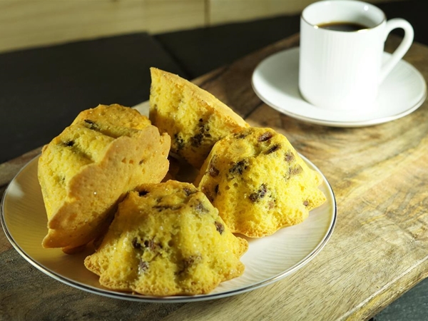 Roomboter Cakejes Met Rozijnen Per 4 Stuks