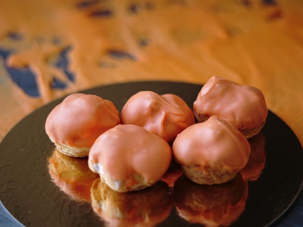 Oranje slagroomsoesjes per 8